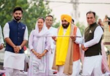 ਰਵਾਇਤੀ ਸਿਆਸੀ ਪਾਰਟੀਆਂ ਮੈਨੂੰ ਬਦਨਾਮ ਕਰਨ ਲਈ ਧਰਮ ਦੀ ਦੁਰਵਰਤੋਂ ਕਰ ਰਹੀਆਂ ਹਨ, ਉਹ ਇਸ ਗੱਲ ਨੂੰ ਹਜ਼ਮ ਨਹੀਂ ਕਰ ਪਾ ਰਹੀਆਂ ਕਿ ਤੁਹਾਡਾ ਪੁੱਤਰ ਪੰਜਾਬ ਵਿੱਚ ਇਮਾਨਦਾਰੀ ਨਾਲ ਸਰਕਾਰ ਚਲਾ ਰਿਹਾ ਹੈ: ਮੁੱਖ ਮੰਤਰੀ ਭਗਵੰਤ ਸਿੰਘ ਮਾਨ